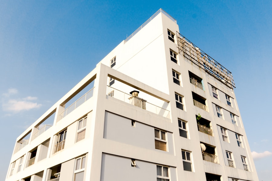 Premium commercial district building